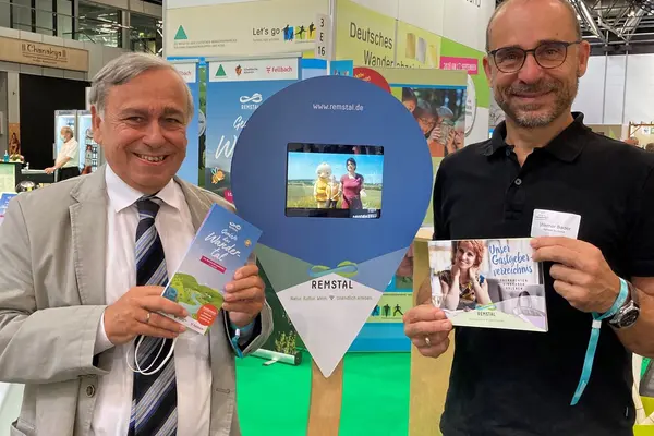 Dr. Hans-Ulrich Rauchfuß (links) und Werner Bader auf dem CARAVAN SALON in Düsseldorf